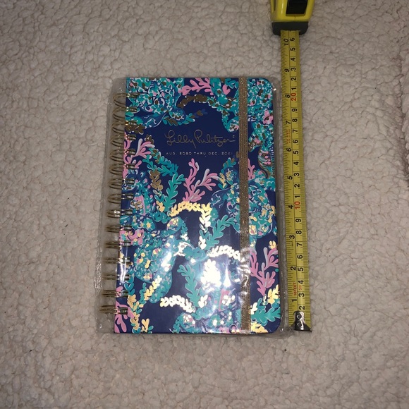 Lilly Pulitzer 2021 Agenda Planner - Picture 3 of 10